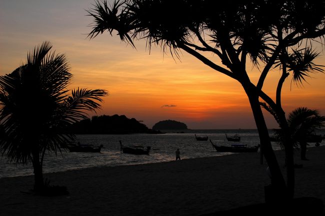☆Morning Glow of Sunrise Beach , Andaman Resort @ Koh Lipe Thai