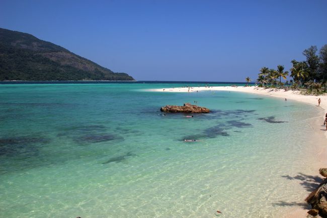 ☆Sandbar View from Mountain Resort Entrance stairs  @ Koh Lipe Thai<br /><br />Mountain Resortのレストランから海側の階段エントランスに下りてきました。<br />ビーチよりは２，３ｍ高い位置から見下ろしています。