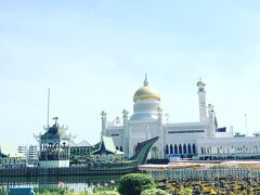 お次は昨晩も訪れた旧モスクへ。

青空に白と金が映えて、こちらは昼間の方が圧倒的に美しかったです。