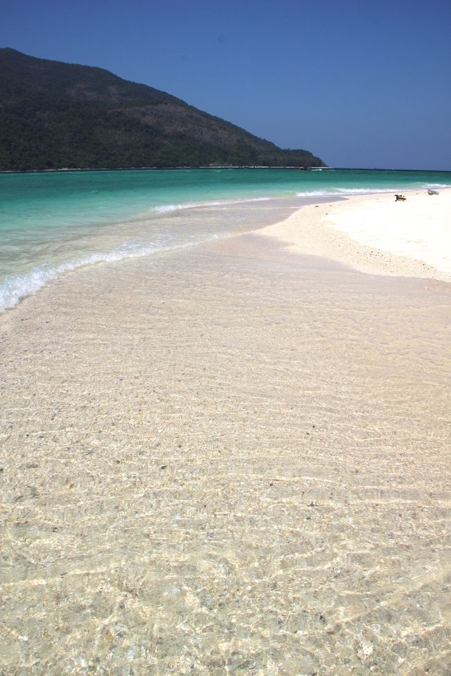 ☆Sea View from Sandbar @ Koh Lipe Thai<br /><br />砂州の先端からKoh Adangとの間のラグーンを望んだ構図です。