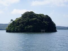 ここにあるのが小島神社。
満潮時間なので、孤島状態。