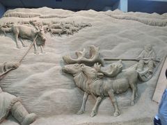 車で鳥取砂丘目指して行くと、砂丘砂の美術館があったので見学します。
砂でこんなにすごいのが出来るとは。
驚きです。
