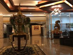 相方さんと【デュアンタワンホテル】のロビーでお喋り…←使い放題

※ この後は親父タッグを解散して 各々 好きに過ごそうと、、