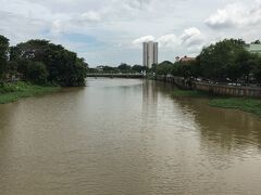 この茶色が【ピン川】