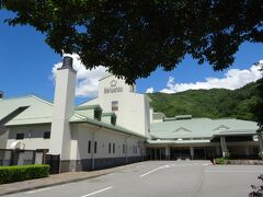 　ほとりにあったのは高遠さくらホテル。
　ここはホテルの私有地なのかも知れない。