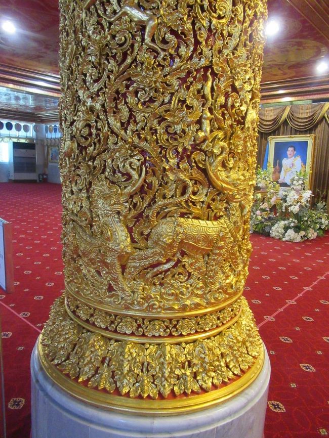 金色の柱。すごく豪華です。