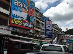 市場へ移動（写真はトンラムヤイ）買い物は【ワロロット】で、