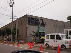 再び余市からキャンプを終え札幌に帰る途中。

以前、NIKKAの工場の見学者用駐車場があった場所に新たな建屋が出来上がっている。