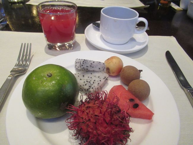 ホテルの方のすばらしい対応に感激しつつ今日も朝からしっかり食べフルーツもいっぱいいただきます。