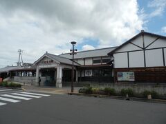 旧善通寺偕行社から北東へ300mほど，JR善通寺駅へ．
写真本屋は1922(T11)年建造，木造平屋建，寄棟造，桟瓦葺，車寄ポーチ(切妻造)付，国登録有形文化財．
所在地善通寺市文京町1丁目．