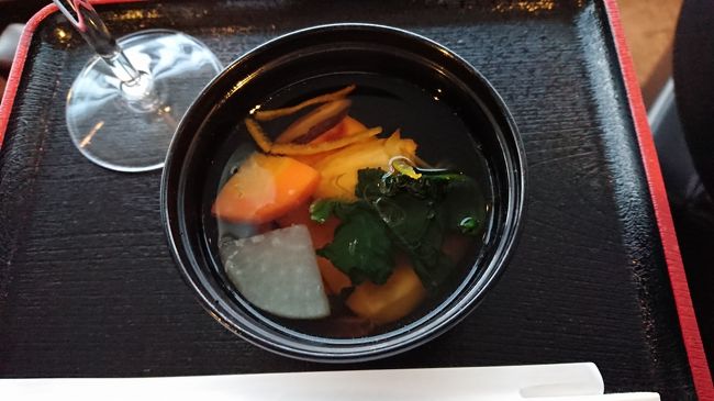 こちらもやはり江戸前！<br />出汁はカツオですね！<br />ホテルこぶぞうの出汁は鳥です！