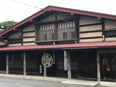 重要文化財高橋家住宅。まだ早い時間なので中には入れなかったが、喫茶店として営業しているらしい。