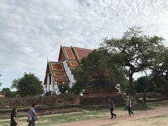 大きな寺院です。