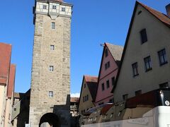 ローテンブルクは12～15世紀に帝国自由都市として繁栄した町並みがそのまま残る、ロマンチック街道沿いの人気観光スポットのひとつ。