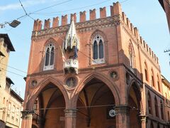 メルカンツィア宮殿（Palazzo della Mercanzia）
現在は商工会議所となっています。