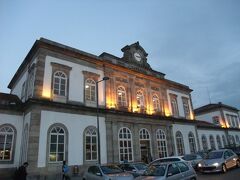 カンパニャ駅。リスボンへ帰る電車はここから乗ります。下見になりました。

で、ここからサンベント駅へ帰るための切符の買い方がわからない。アンダンテカードにチャージすればいいんだけど。。。またしても、近くにいた人を巻き込んでどうにかチャージ完了。