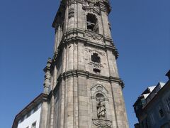 サンベント駅からフローレンス通りに入り、途中からクレリゴス教会へ行ってみる。かなりの急坂で写真を撮る余裕ナシ。塔へ上がるには行列なのと歩き疲れで断念。