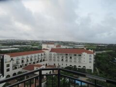 ７月１１日午前６時２０分。ホテル日航アリビラのラナイ（テラス）からの定点写真。
