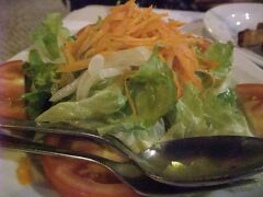 ディナーはローストチキンのお店。