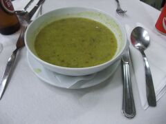 ２日目ランチはＢ級グルメ
キャベツのスープ。