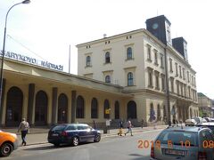 　ついでに明々後日にカルロヴィ・ヴァリに行く時のフローレンス・バスターミナルもチェックしておきました。このプラハ・マサリコヴァ駅の先でした。