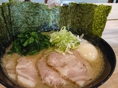 2件では物足りず、武蔵家へ。
ラーメン前にも生ビールでカンパイ！

地元の方、家系ラーメン食べたい方、ラーメンライス食べたい方、飲んだ後にラーメン食べたい方にオススメ。

スープ美味しいです！！