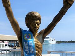 駆け足で石垣島を観光したあと、離島ターミナルより安栄観光の小型高速船に乗りました。