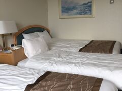 成田東武ホテルエアポートに前泊。
ダブルベッド２つ、エキストラベッド２つで快適に眠れた。