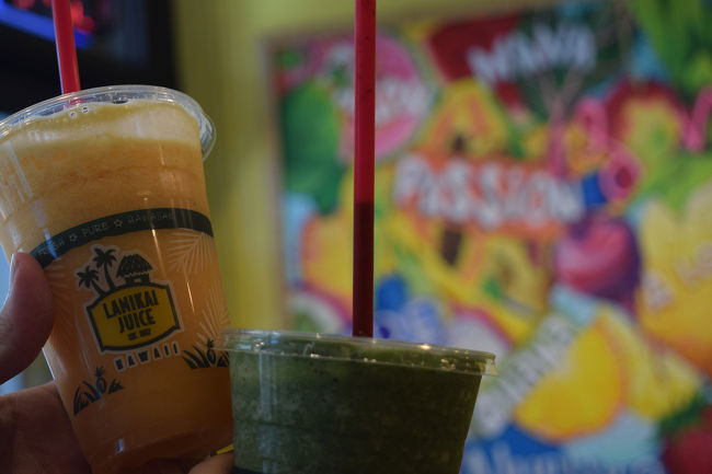 他にも色々見て回って喉乾いたのでARVOでティーでもしようかと思ったんだけど、その店だけ引くほど混んでたので、やめて 。ラニカイジュースへ。<br />ハワイの飲み物って、上の蓋までびっちり飲み物入れてくれるから、ストロー刺した時溢れでるよね。ハワイあるある～。<br />めっちゃビタミン！って感じで美味しかった‼︎