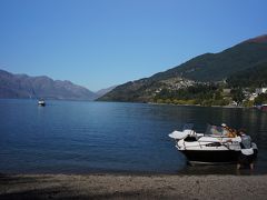 4日目】Queenstown
　今日も朝から良い天気です。

　まずは朝食を取ろうと湖の方にくり出しました。
　夏とはいえ湖の水はとても冷たかったです。