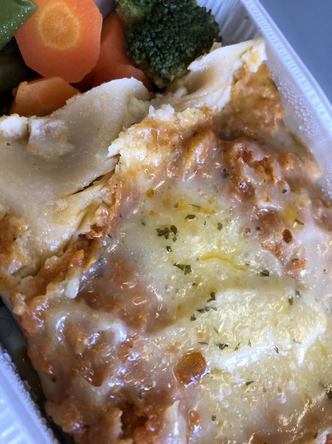 はいオープン！<br /><br />ラザニアのパスタが<br /><br />もちもちでボリュームあり<br /><br />満足(*´Д｀*)<br /><br />65000R 560円