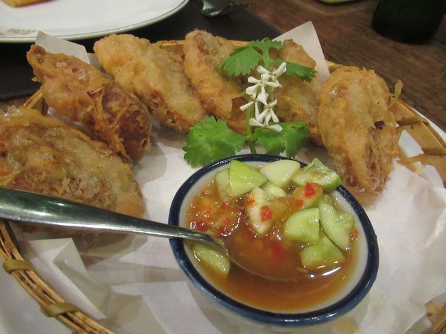 トートマントンムアン<br />卵焼きと魚のすり身を揚げたもの。<br /><br />マッサマンカレーとこちらは辛くなかったです。<br />このお店、日本人向けであまり辛くないとの口コミでしたが、、、結構辛かったです（笑）