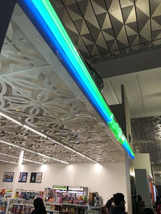 1階のファミマで<br /><br />ジュース購入、6000R 50円<br />