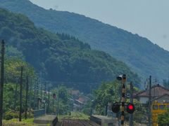 網田駅。梅雨の時期はあじさいが咲きほこります。春は菜の花が咲きほこります。