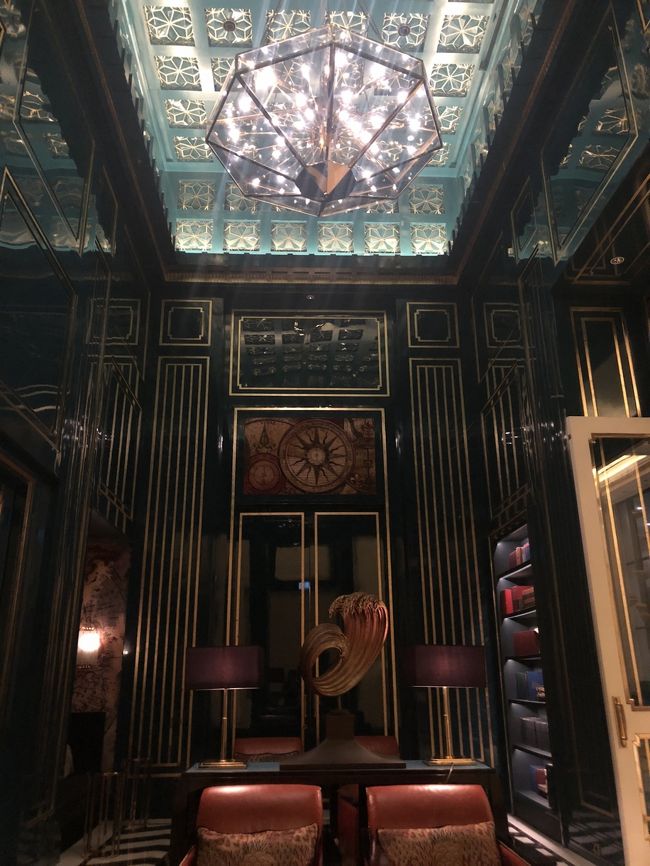 ここは　ライブラリーだって！