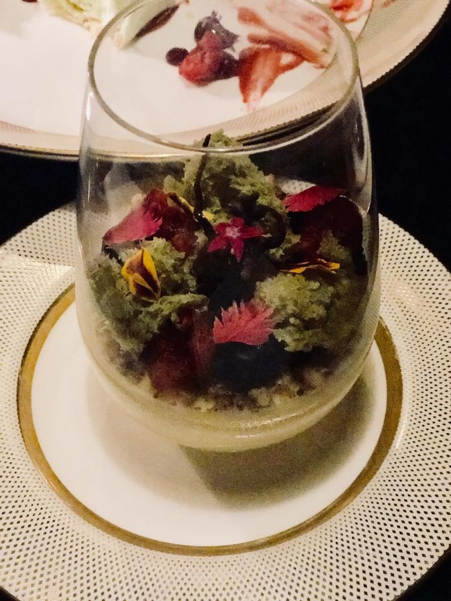 こーんなオシャレなチーズケーキ！<br /><br />お花も食べられるよー