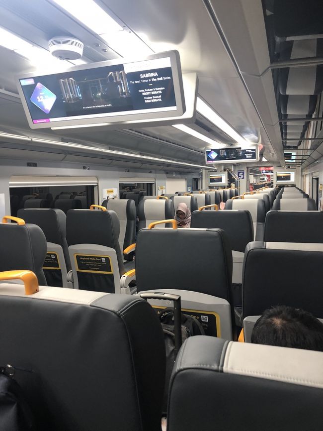 車内はもちろん綺麗<br /><br />進行方向前で　座るようにしましょう