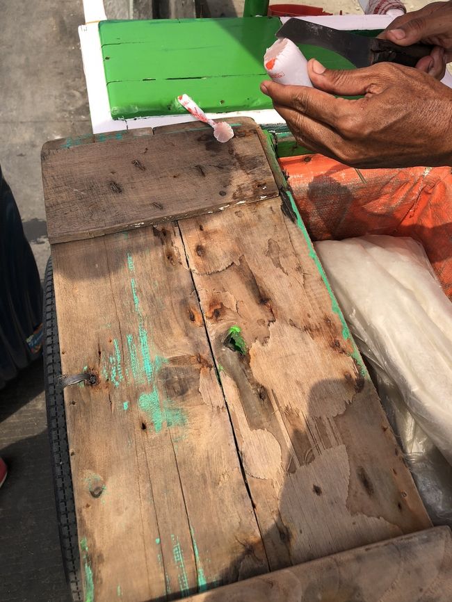 おじさんに何やら切らせて