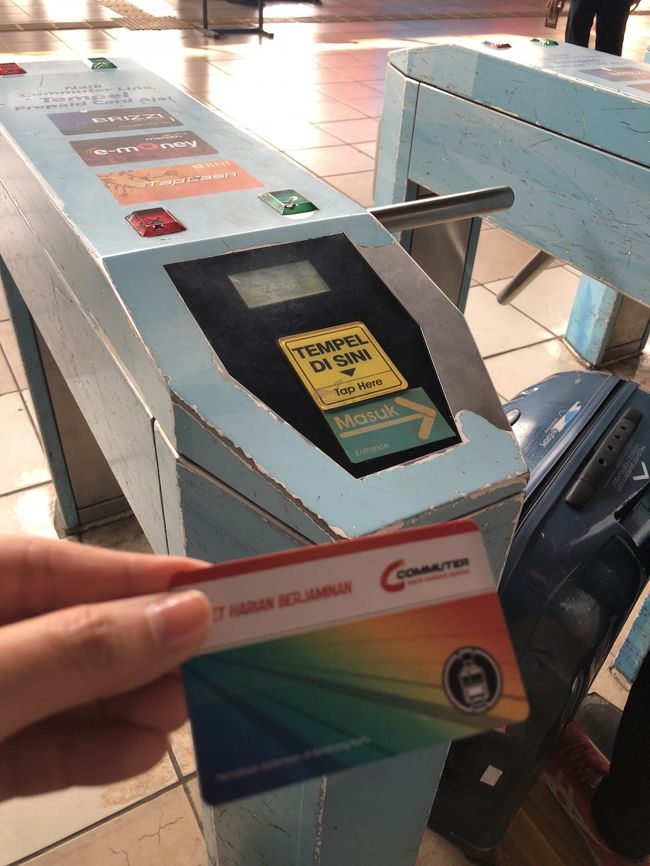 タップして改札を入ります