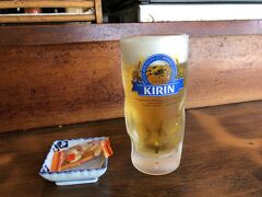 まずは生ビール。
柿ピーがついてきた。