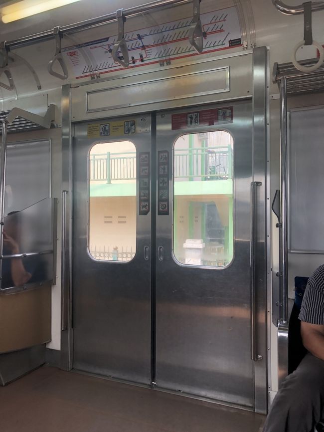 約１５分くらいの移動<br /><br />昼前で　結構ガラガラ<br />まぁ　通勤路線なのかは不明です