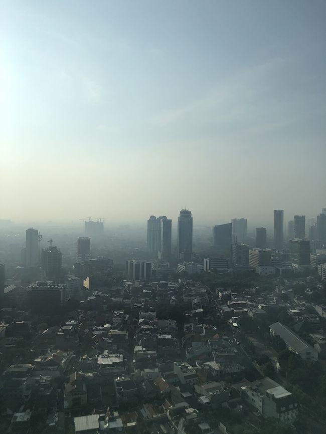 朝です。<br />昨日の夜景と同じ窓から撮影