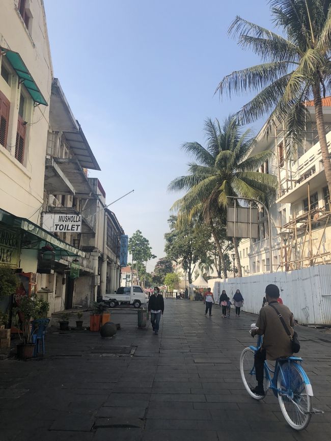 もう戻ってくる時間はなさそうなのでチェックアウトして<br />またまた　Grabできました<br />20-30分くらいは移動して　48000ルピア　（370円くらい)