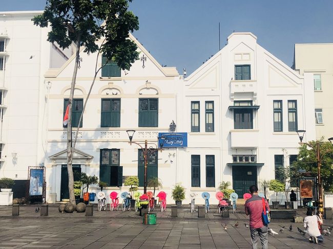 朝なので人もまばら