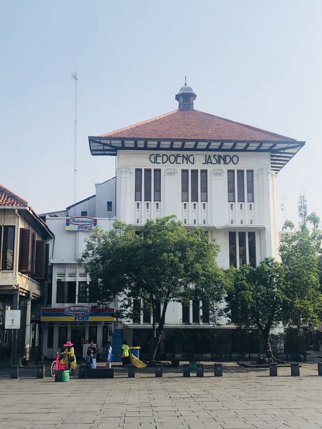 歴史的な建物や　博物館が並びます