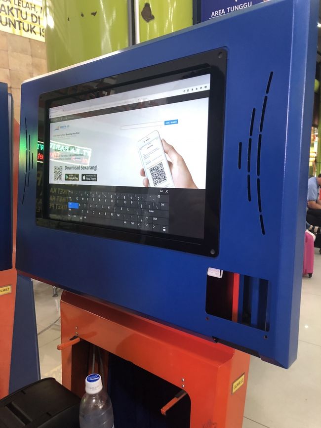 あらかじめ予約しておいてくれたチケットを<br />ここで引き換え