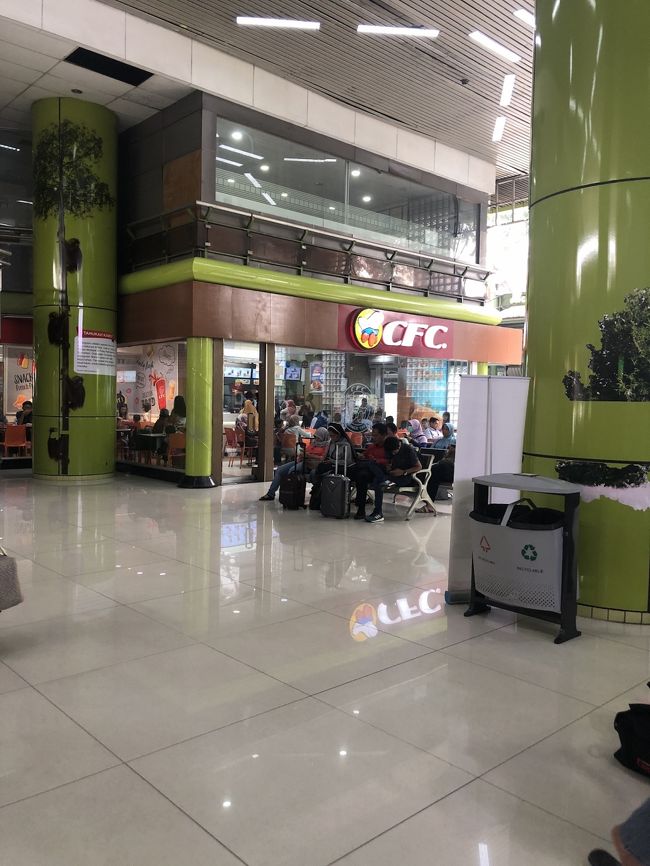 CFCって。。<br />KFC(ケンタッキー）の　アレだよねぇw<br /><br />ちなみにインドネシア語の発音だと<br />チェーエフチェーって　言う。