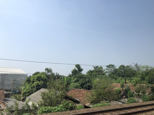 ジャカルタ市内を過ぎると