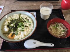 翌朝。今日のお昼の便で帰ります。
飛行機に乗る前に「とうふの比嘉」で朝食。