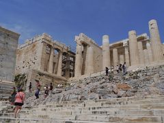入り口入ってからもまだ階段が(^^;;
古代ギリシャ人、こんな上に上にと頑張って建設しすぎだよ…！